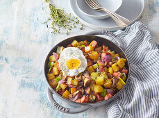 Pyttipanna (Swedish fried potatoes) with egg