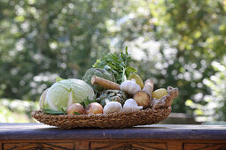 Vegetables with healing power - onions, cabbage, rocket, artichoke, horseradish