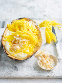 Cheesecake tart with mango