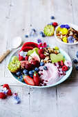 Beeren-Crunch-Bowl