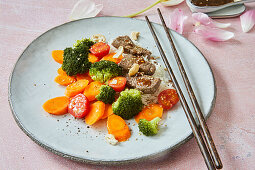 Sweet and spicy rump steak with vegetables