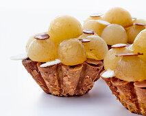 Almond and grape tartlet