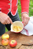 Apple mask (for tired and wrinkled skin)