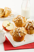 Apple muffins with crumble topping