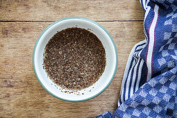 Coarsely ground, soaked linseed