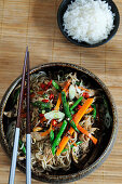 Fried vegetables with chicken and noodles (Asia)