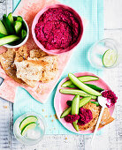 Rote-Bete-Hummus mit Erdnussbutter