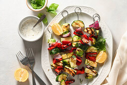 Vegetable skewers with zucchini