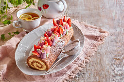 Sponge cake roll with strawberries