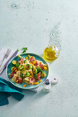 Warmer Couscous-Salat mit Speck und Rosenkohl