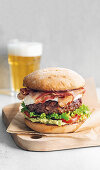 Salsiccia-Burger mit Speck