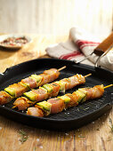 Chicken skewers with vegetables on grill pan