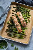 Oven-baked green asparagus with salmon