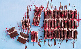Schokoladen-Erdbeer-Oreo-Schnitten