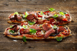 Thin, crispy pizza with BBQ sauce, dry-aged entrecote, cheese and aubergines