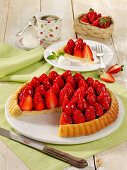 Strawberry tart with marzipan edge