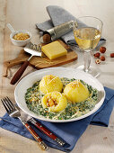 Kartoffelknödel Florentiner Art mit Spinat-Käse-Gemüse