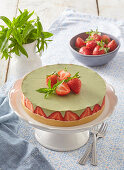 No-bake strawberry and mint cake
