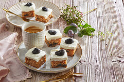 Gingerbread slices with plum jam and prunes