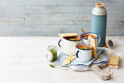 Tomato and pesto soup with crackers