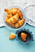 Savoury spelt croissants