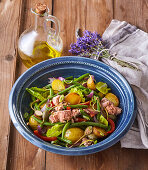 Warm potato salad with tuna and green beans