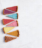 Bunte Karamell-Streusel-Tarte