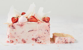 Strawberry and cream layer cake