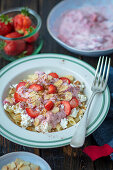 Penne with quark, strawberries and almonds