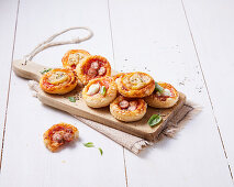 Mini pizzas with ricotta, sausages and potatoes