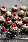 Vegan mini chocolate cups with cinnamon-orange cream and raspberries