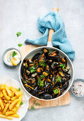 Mussels with chips