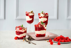 No-bake cheesecake in a jar with raspberries and honey