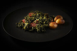 Kale with sausage and fried potatoes (North German cuisine)