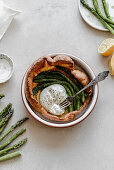 Dutch Baby mit Burrata und grünem Spargel