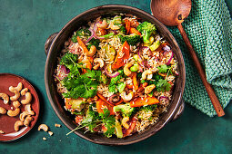 Autumnal stir fry with broccoli, carrots and rice