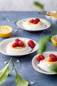 Meringue tartlet with custard and raspberries