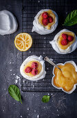 Meringue tartlet with custard and raspberries