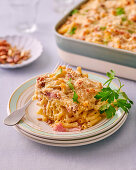 Makkaroniauflauf mit Schinken und Roquefort