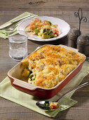 Vegetable and pasta gratin with bread crust