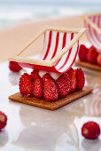 'Deckchairs' made from biscuits, wild strawberries and fondant