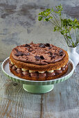 Banana cake (gateau) with caramel and chocolade whipped cream + steps