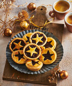 Christmas mince pies with fruit and nut filling