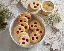 Linzer biscuits with redcurrant jelly