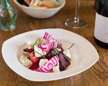 Beetroot salad with goat's cheese and sea fennel