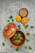 Marokkanischer Kichererbsen-Eintopf mit Orangen und Nüssen