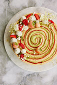 Strawberry and pistachio wrap cake