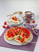 Strawberry cake with vanilla pudding