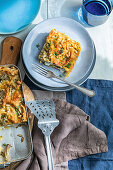 Lasagne mit Carasau-Brot und violetten Artischocken