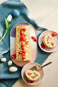 Bee sting sponge roll with strawberries